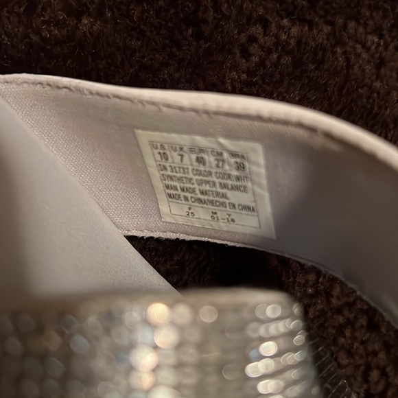 ❤️❤️PRICE DROP❤️❤️NWOT-🌷SKETCHERS LUXE FOAM SANDALS. Silver Sparkle Rhinestone - Picture 6 of 8